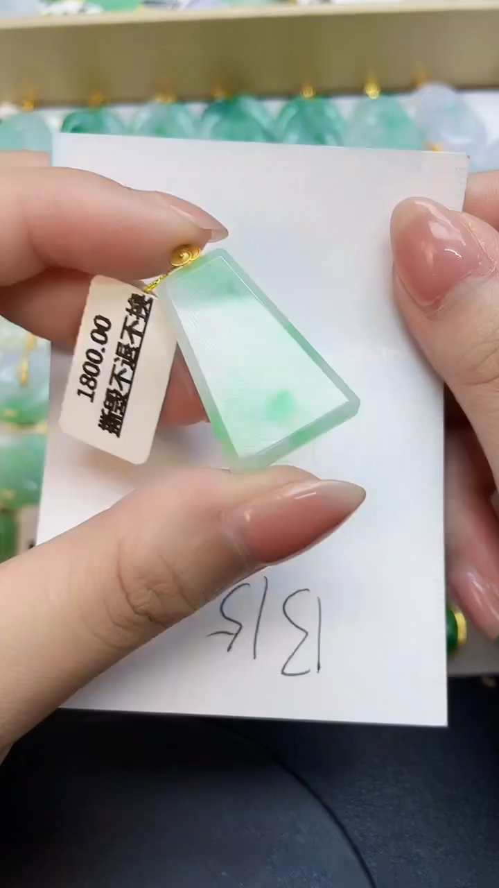 翡翠18K金镶嵌颈饰0000000000