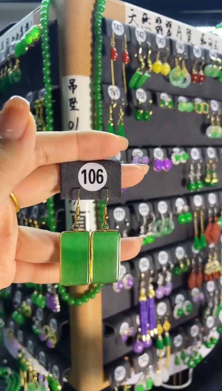 【闪购商品】翡翠耳饰银S925镶嵌106...