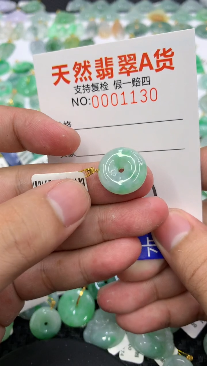 翡翠18K金镶嵌颈饰111111111111