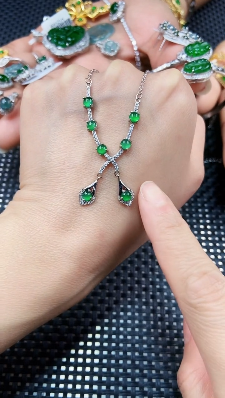 【闪购商品】翡翠颈饰未镶嵌111111111