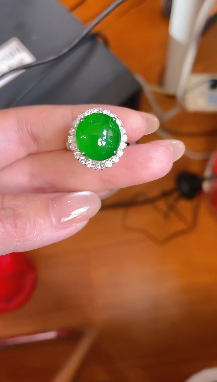 【闪购商品】翡翠吊坠(不含链)18K金镶嵌翡翠蛋面