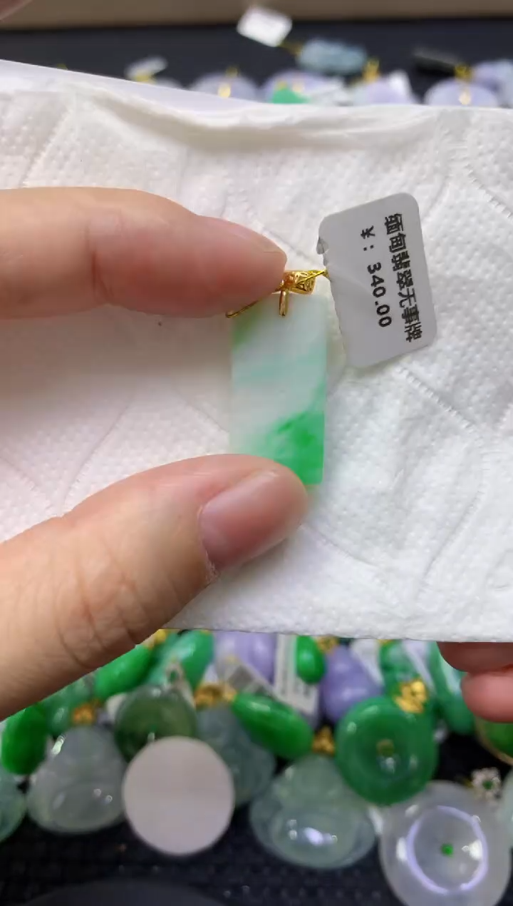 颈饰未镶嵌翡翠天然缅甸翡翠A货