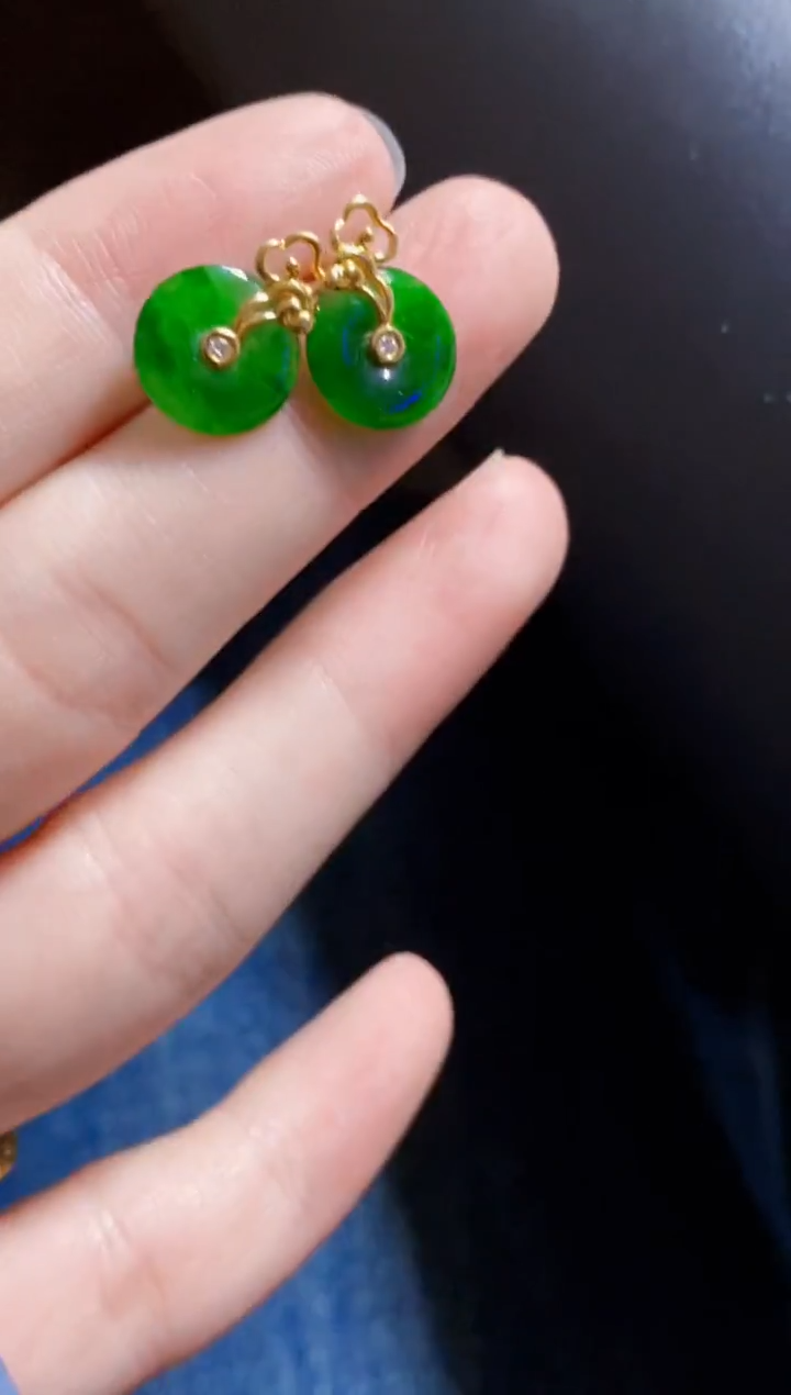 颈饰18K金镶嵌翡翠耳钉