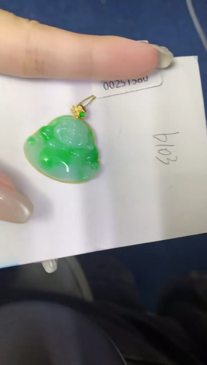 翡翠18K金镶嵌颈饰缅甸天然翡翠A货