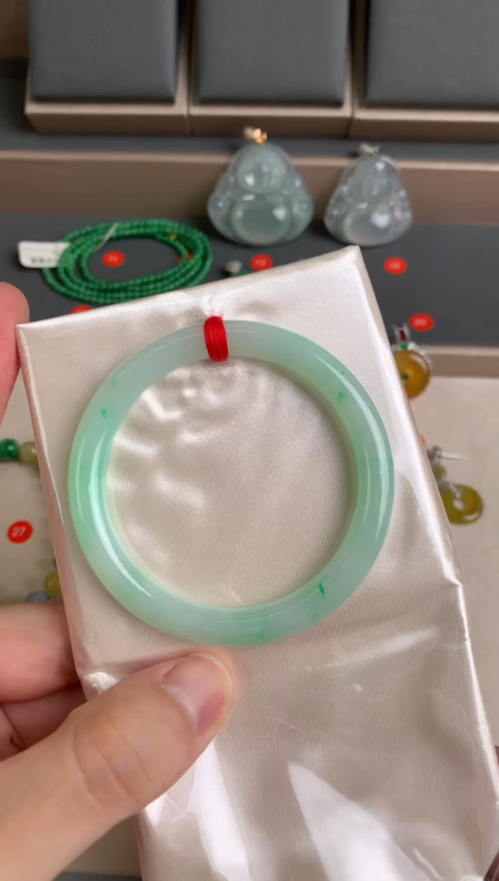 未镶嵌手镯（圆镯）翡翠手镯