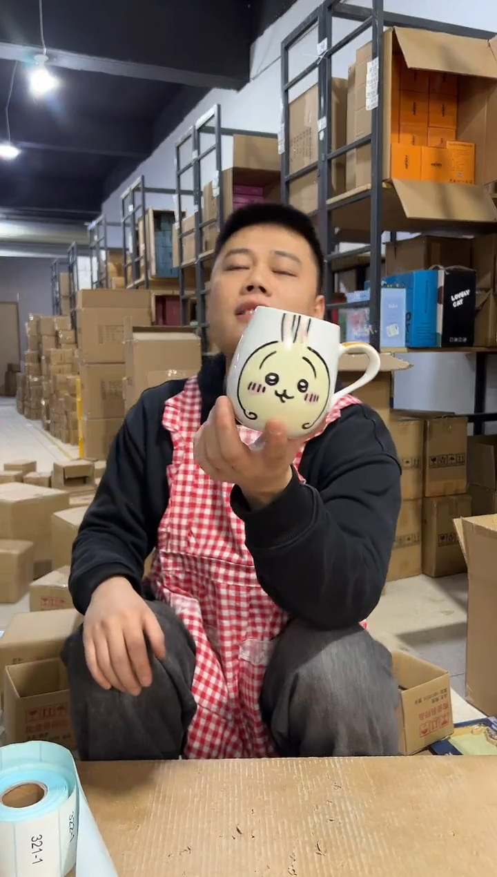 【闪购商品】杯陶瓷乌萨奇大肚杯