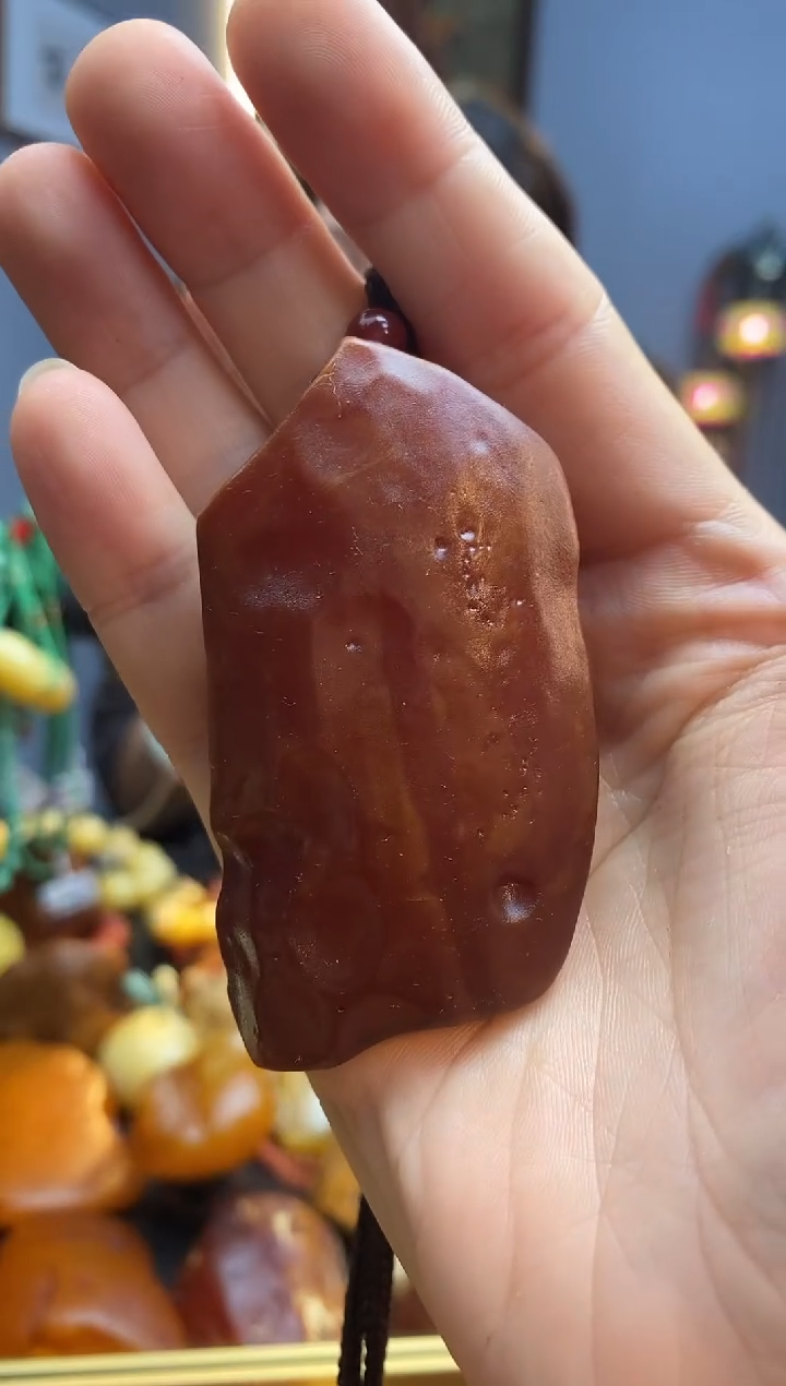 未镶嵌颈饰琥珀吊坠