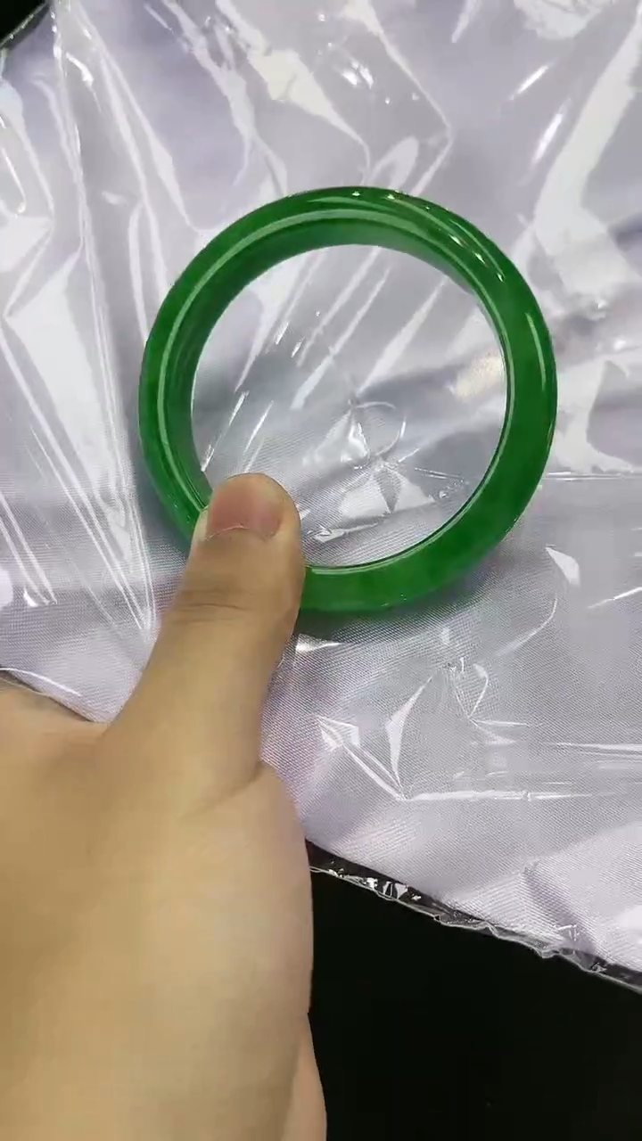 【闪购商品】砖雕s23 正阳绿手镯 圈口66