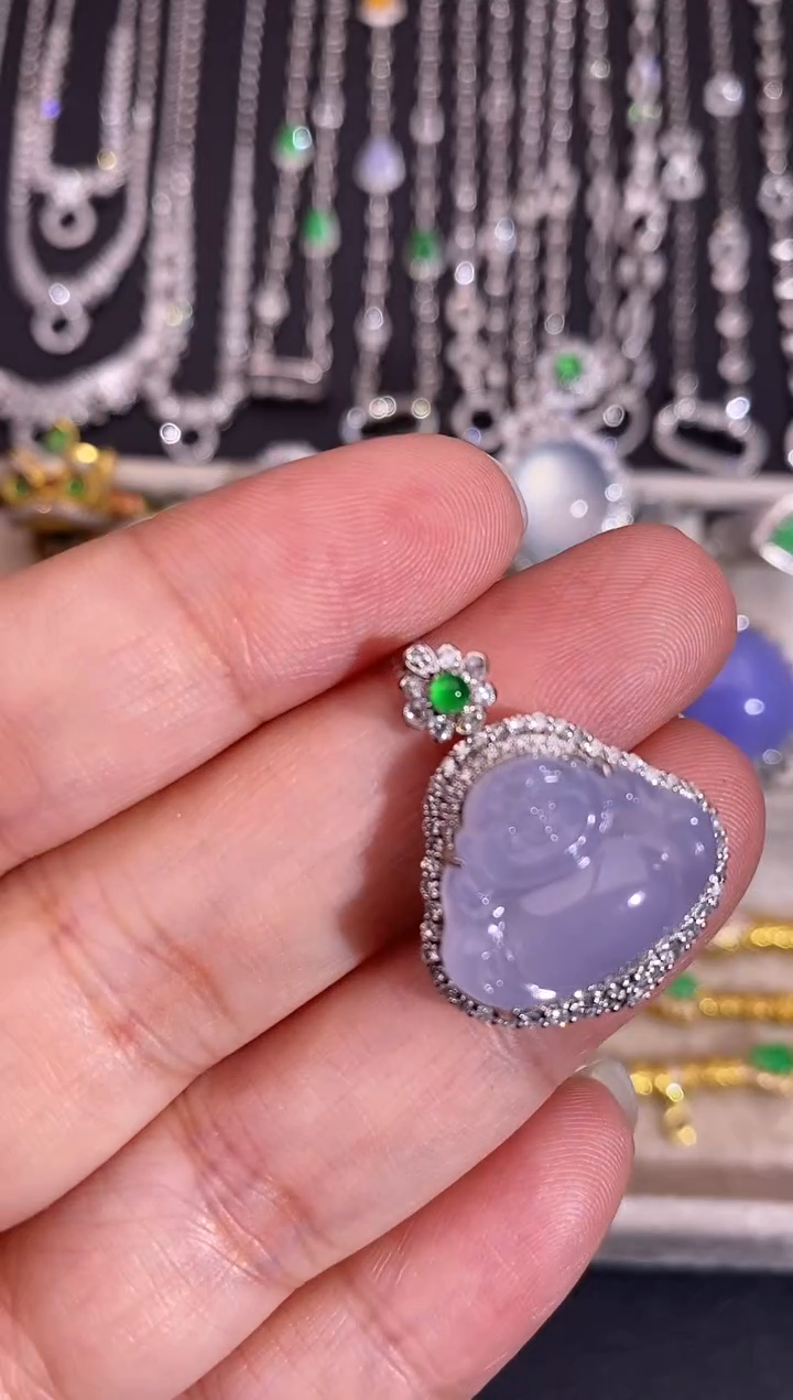 颈饰18K金镶嵌翡翠吊坠