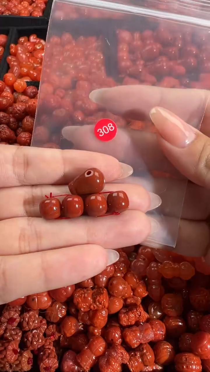 颈饰未镶嵌南红玛瑙1