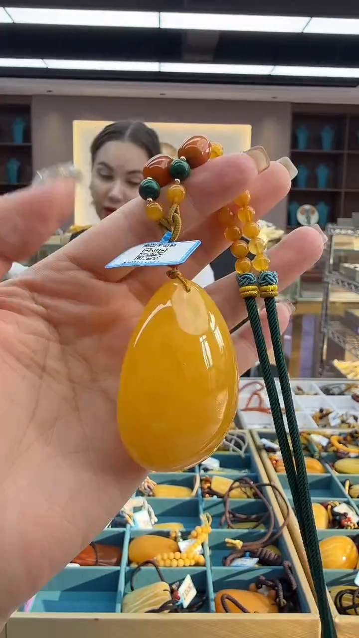 琥珀颈饰未镶嵌125秒拍号 假一罚三 