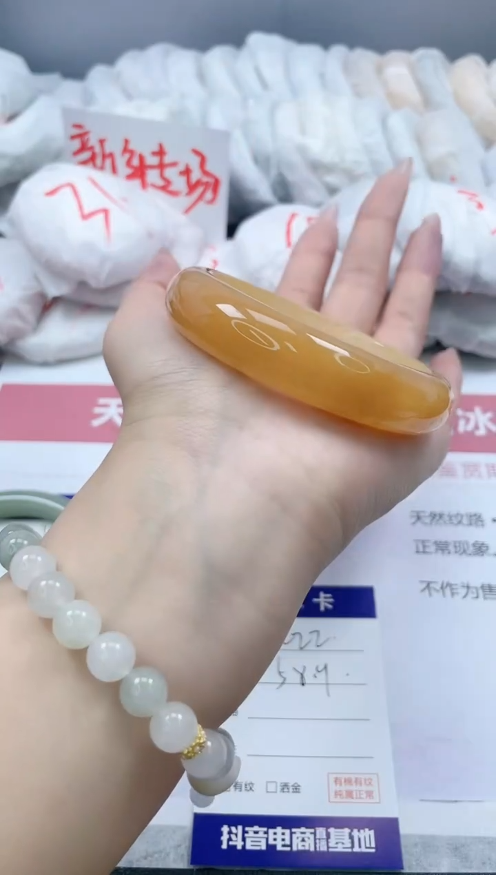 【闪购商品】石英质玉手镯未镶嵌222/58.9