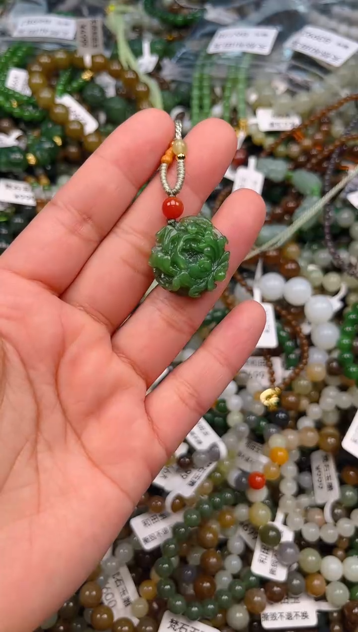 颈饰未镶嵌和田玉1