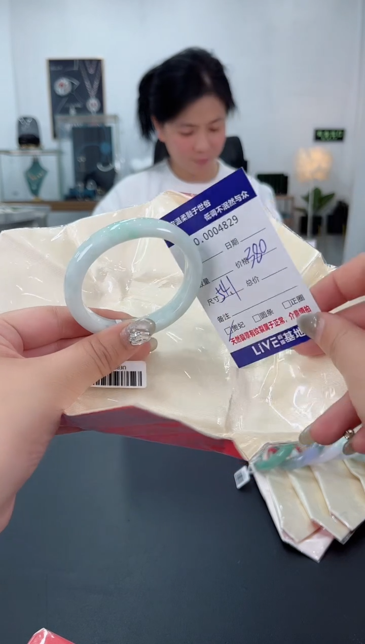 【闪购商品】翡翠手镯未镶嵌天然翡翠A货