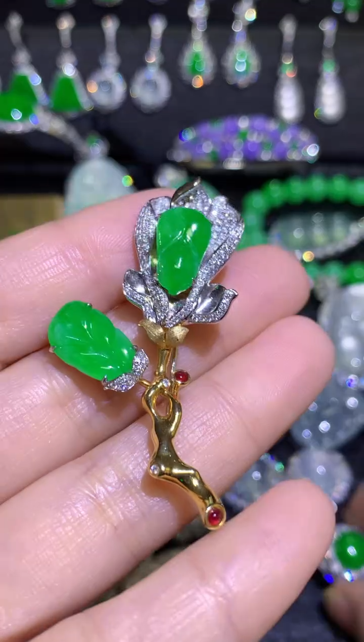 【闪购商品】翡翠颈饰18K金镶嵌高冰满绿设计款胸针吊坠两用款