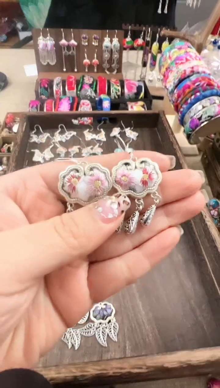 【闪购商品】织绣民族风老绣饰品192