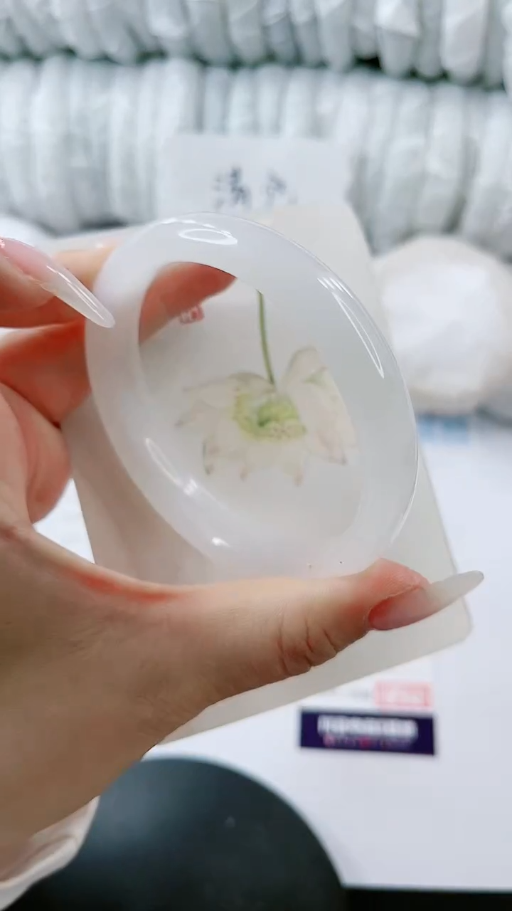 【闪购商品】石英质玉手镯未镶嵌多样性发货V396