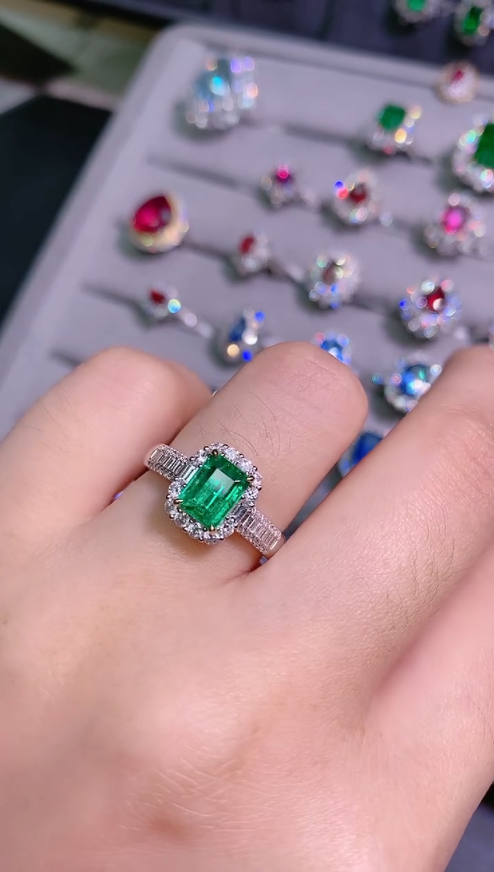 18K金镶嵌18K金戒指祖母绿.