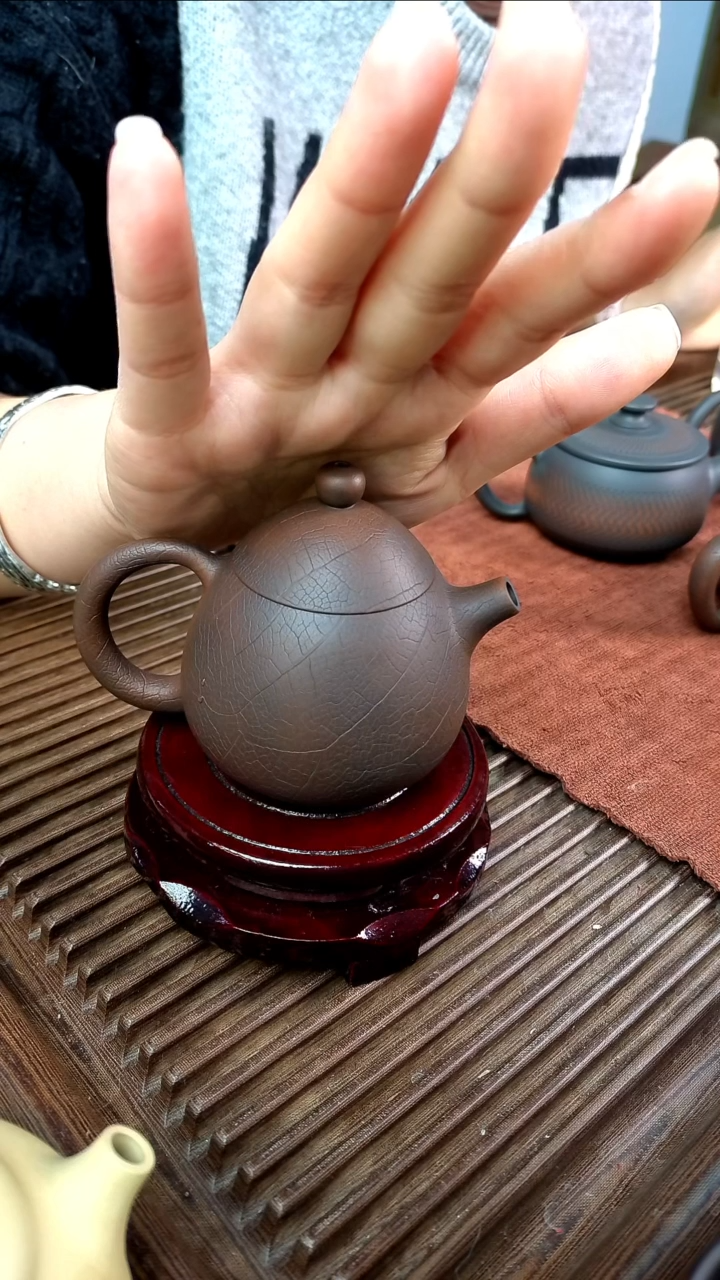 坚*云南建水紫陶-叶脉纹龙蛋壶