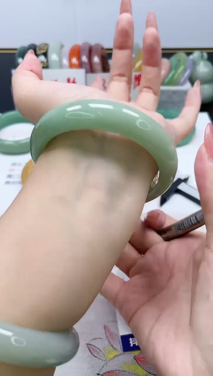 【闪购商品】石英质玉手镯未镶嵌244/58.9