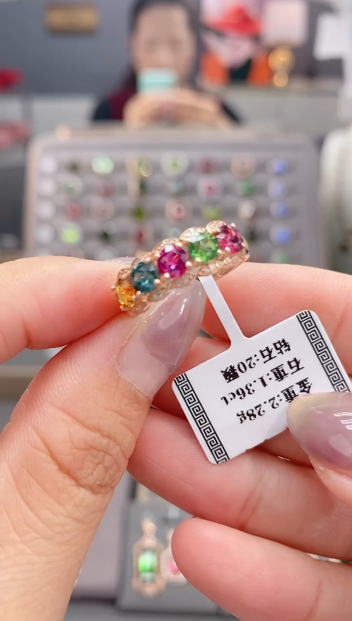 18K金镶嵌戒指碧玺1.36