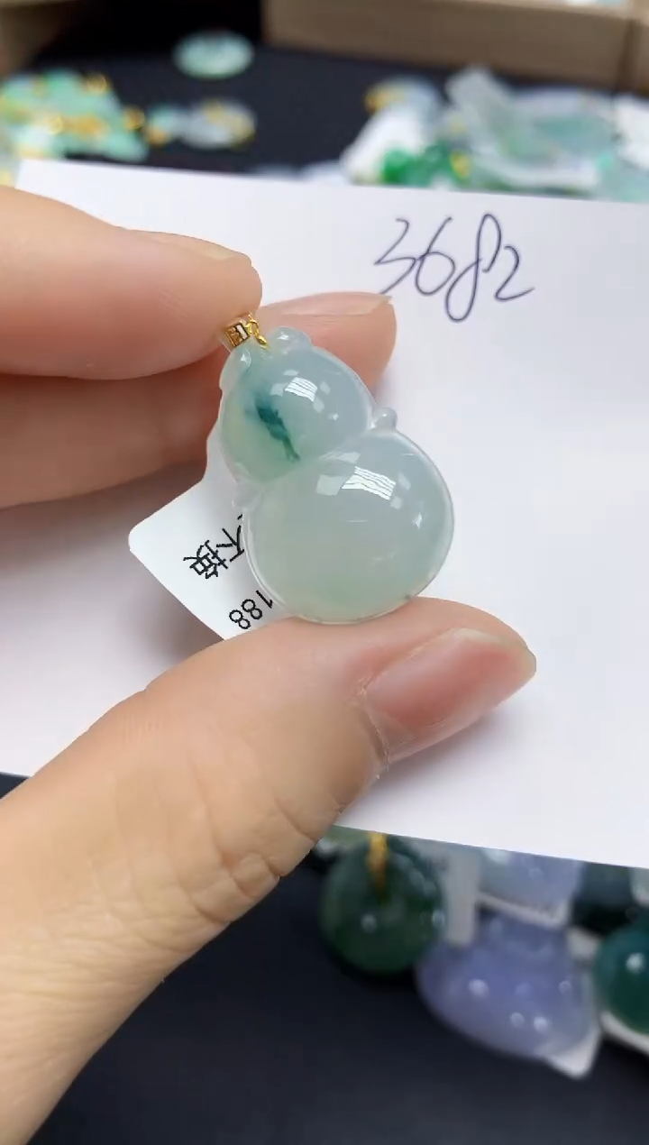 翡翠18K金镶嵌颈饰天然缅甸翡翠A货