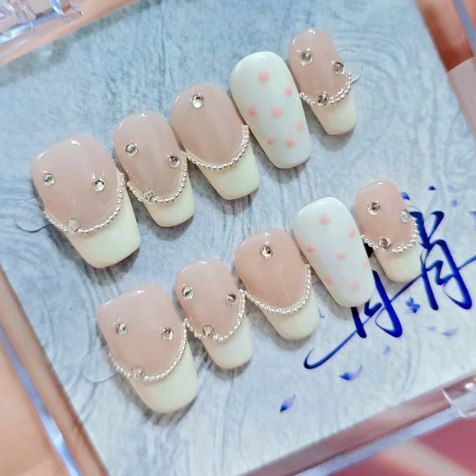 纯手工温柔裸粉法式穿戴甲钻链波点穿戴甲片2025新款高级感秋冬