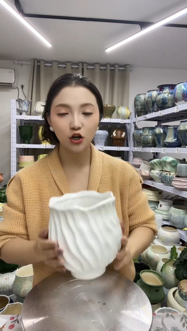 【12.1】花盆 高度：17  口径：13.5