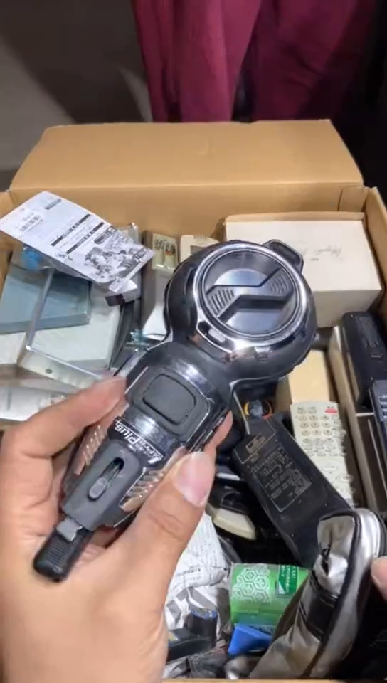 8新中古商品，瑕疵品，不保好坏。635