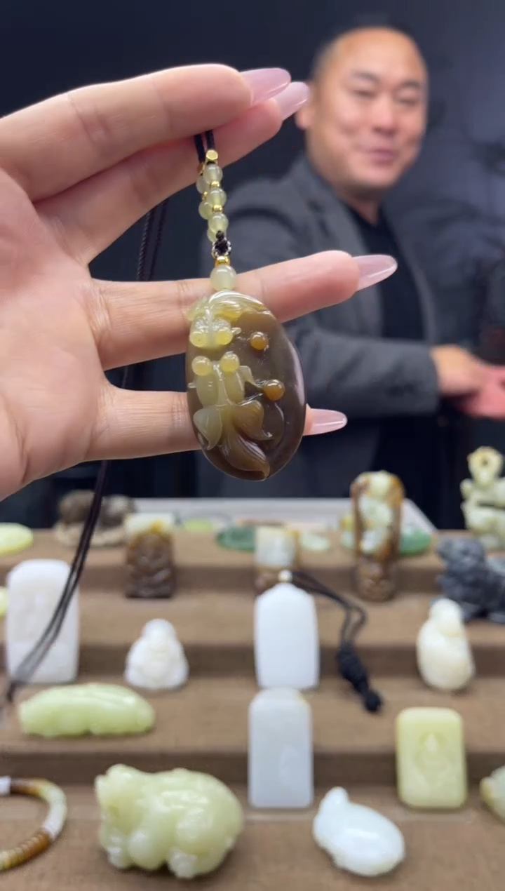 颈饰未镶嵌和田玉1