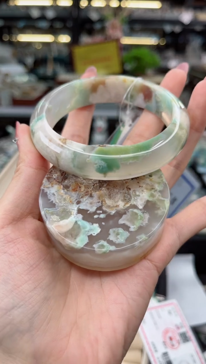 【闪购商品】石英质玉手镯未镶嵌62圈口（赠品镯心）3S960