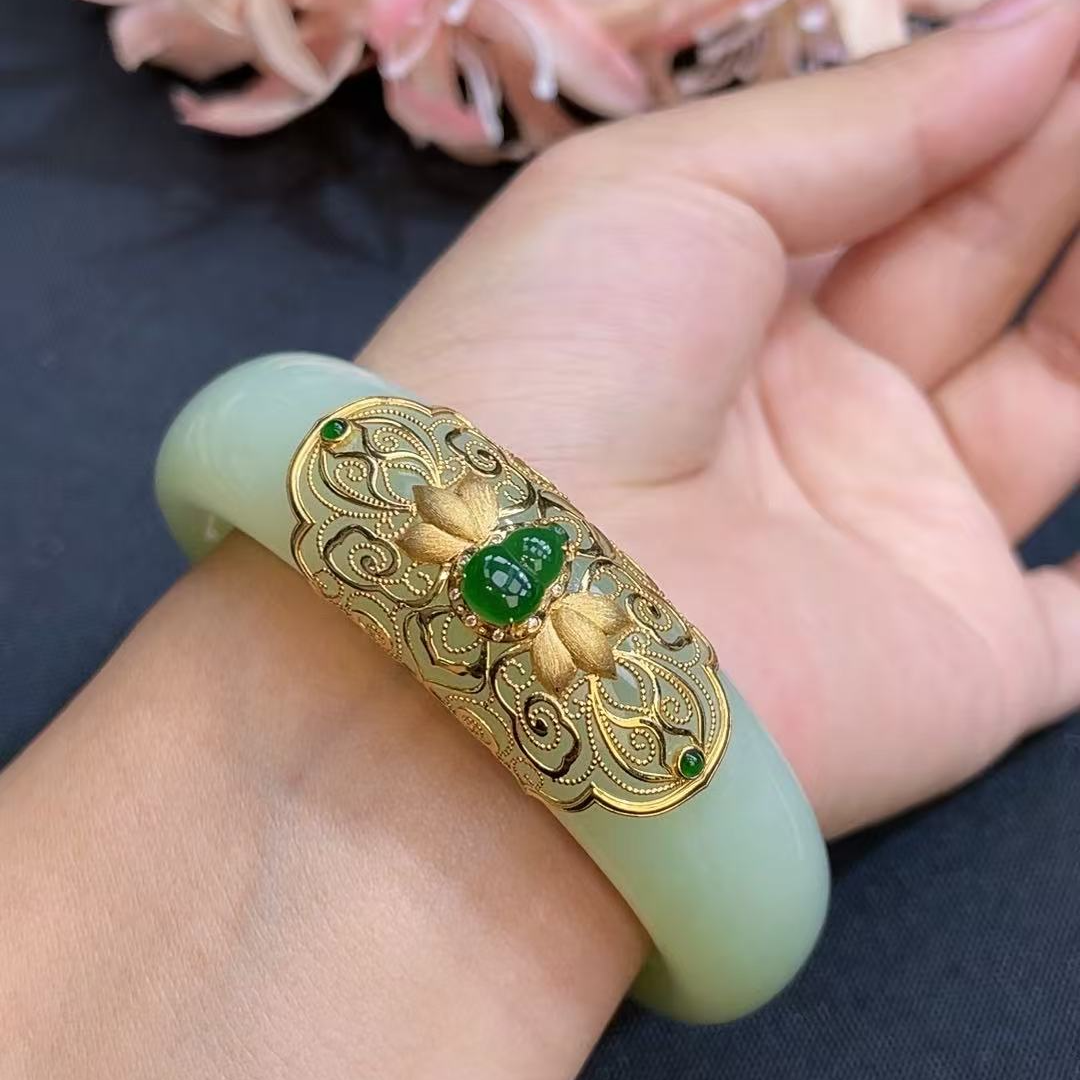 82丨18K 金和田玉手镯59-60圈口丨多样性发一