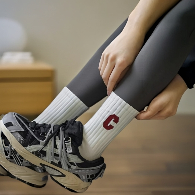 胖姐严选秋冬款C字母纯棉吸汗女士中筒袜