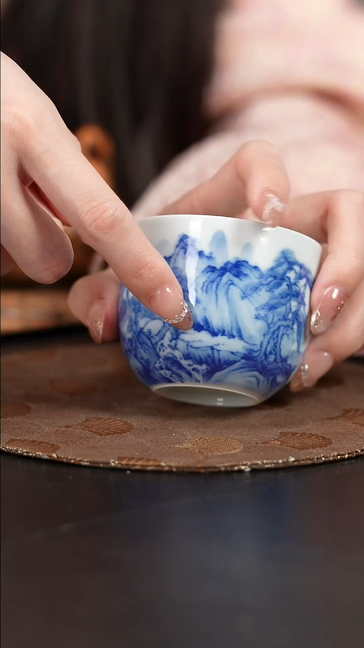 【闪购商品】杯看山柴窑青花山水