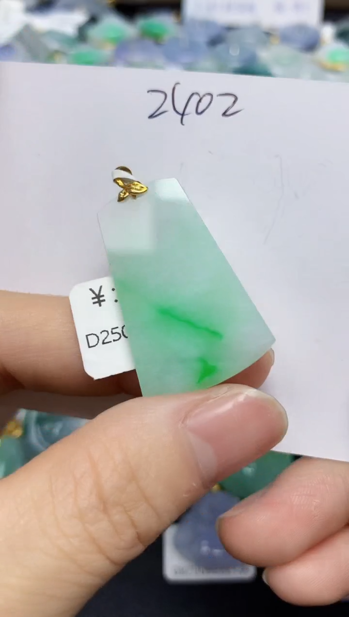 翡翠18K金镶嵌颈饰天然缅甸翡翠A货