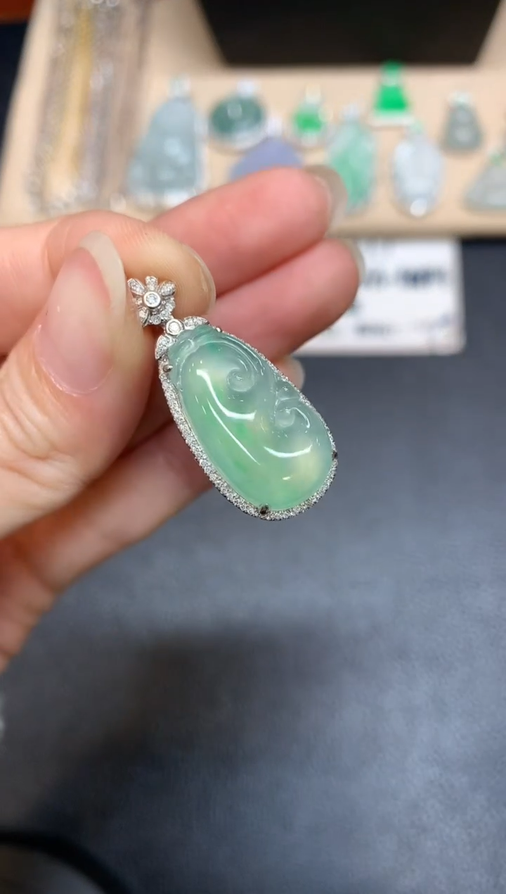 【闪购商品】翡翠颈饰18K金镶嵌如意【无服务费