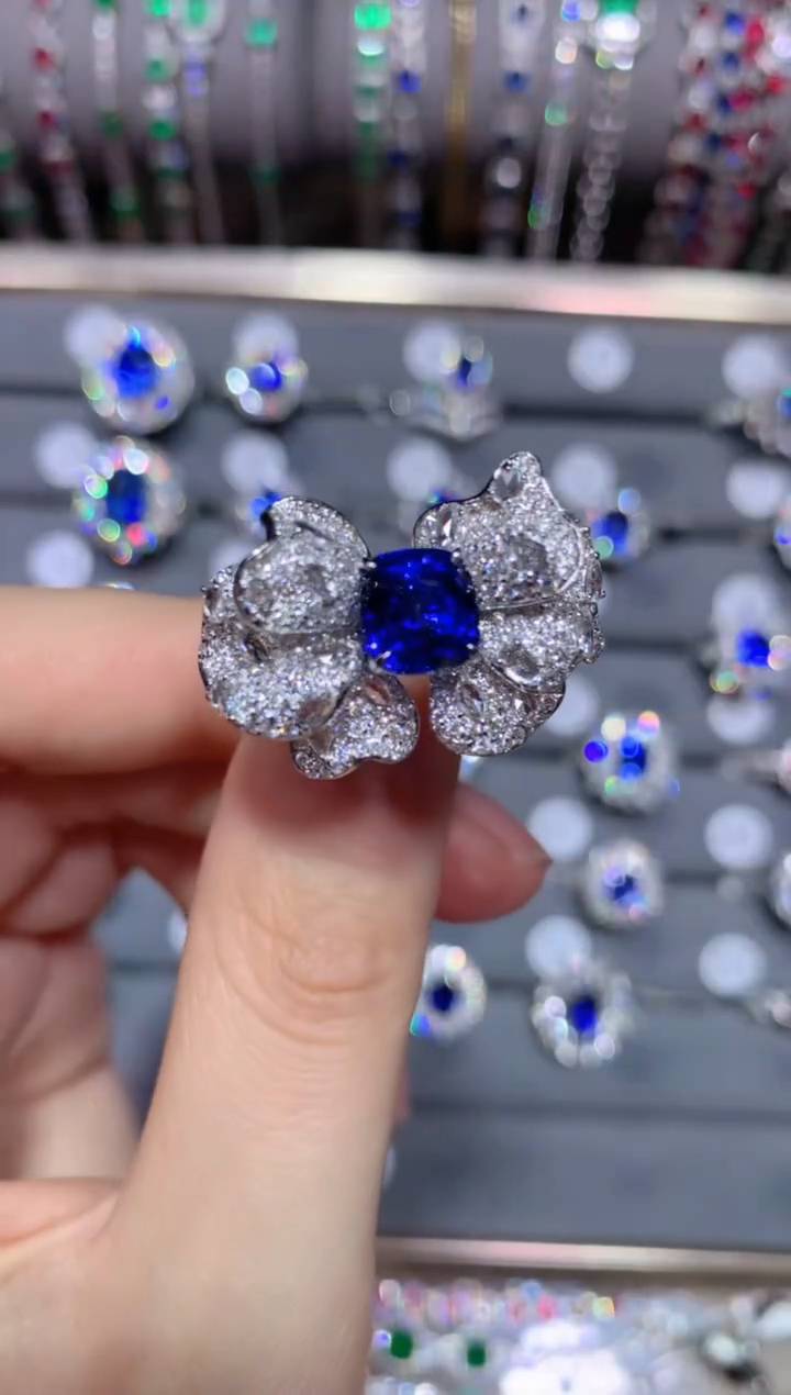 【闪购商品】蓝宝石戒指18K金镶嵌3.29CT