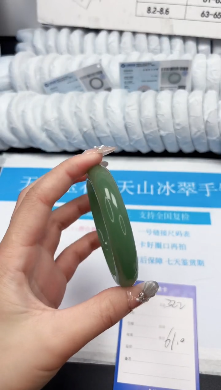 【闪购商品】石英质玉手镯未镶嵌322-61