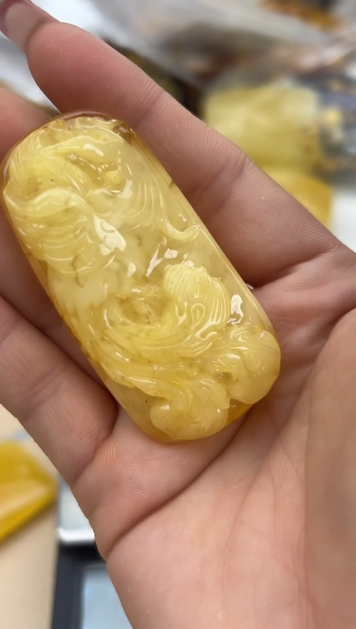 【闪购商品】琥珀裸石未镶嵌蜜蜡吊坠