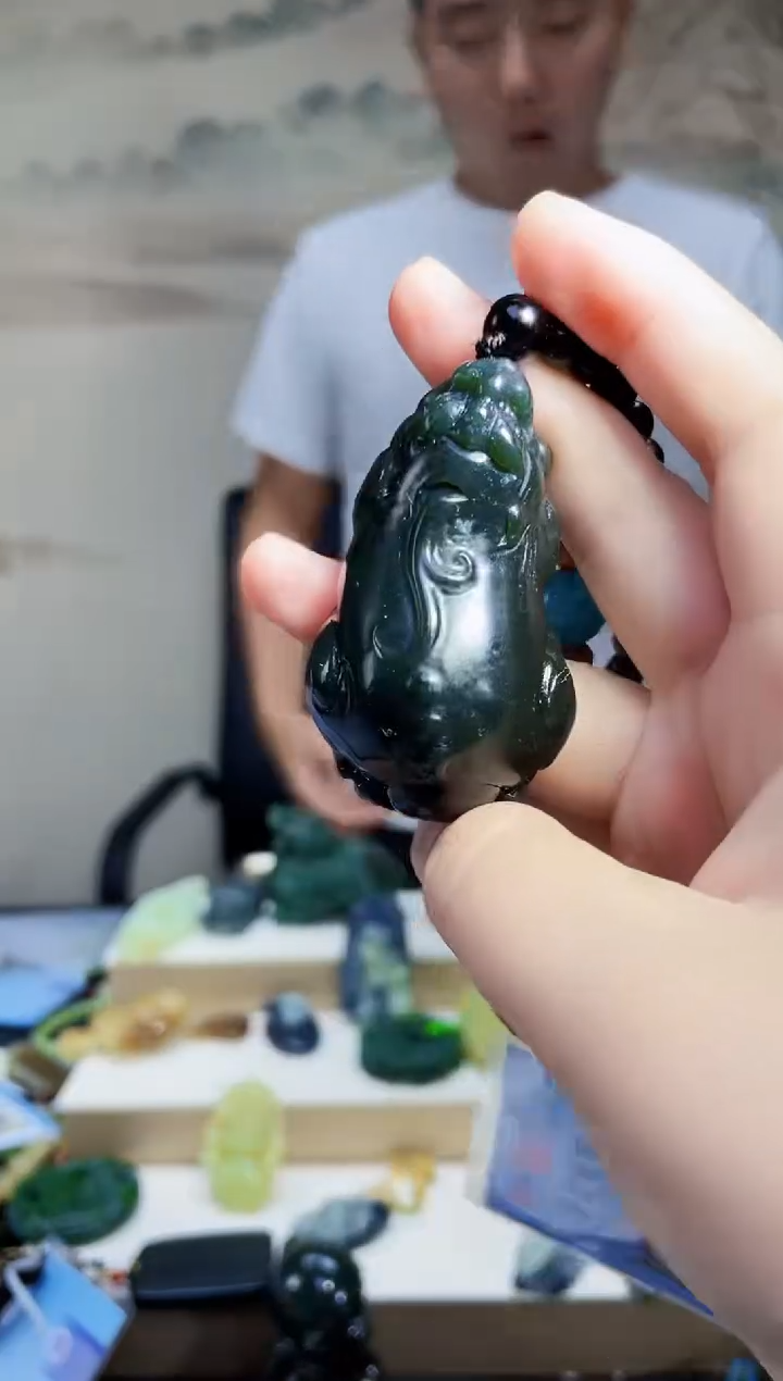 和田玉未镶嵌颈饰1