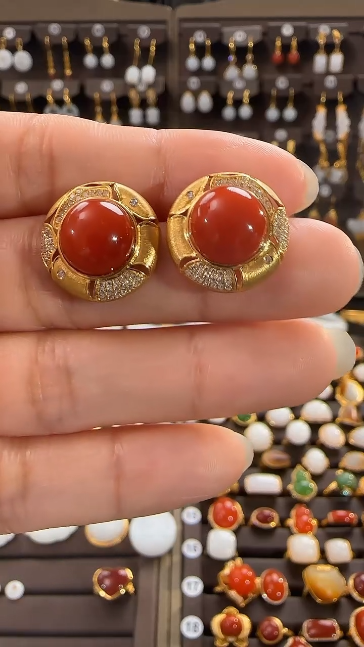 18K金镶嵌南红玛瑙耳钉圆形