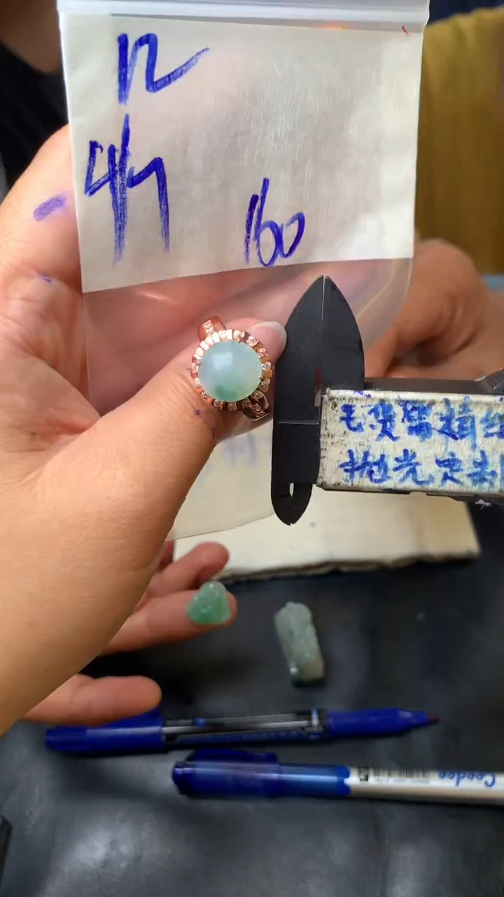 【闪购商品】定制翡翠合金毛货需抛光多样性拍一发一