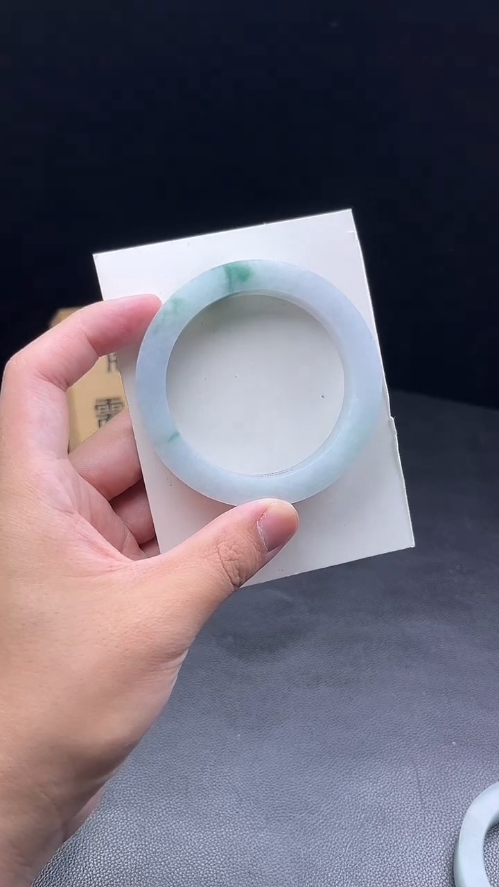 未镶嵌手镯定制翡翠乌****啦定制