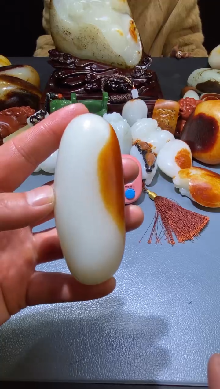 未镶嵌和田玉把件杨****.和田玉