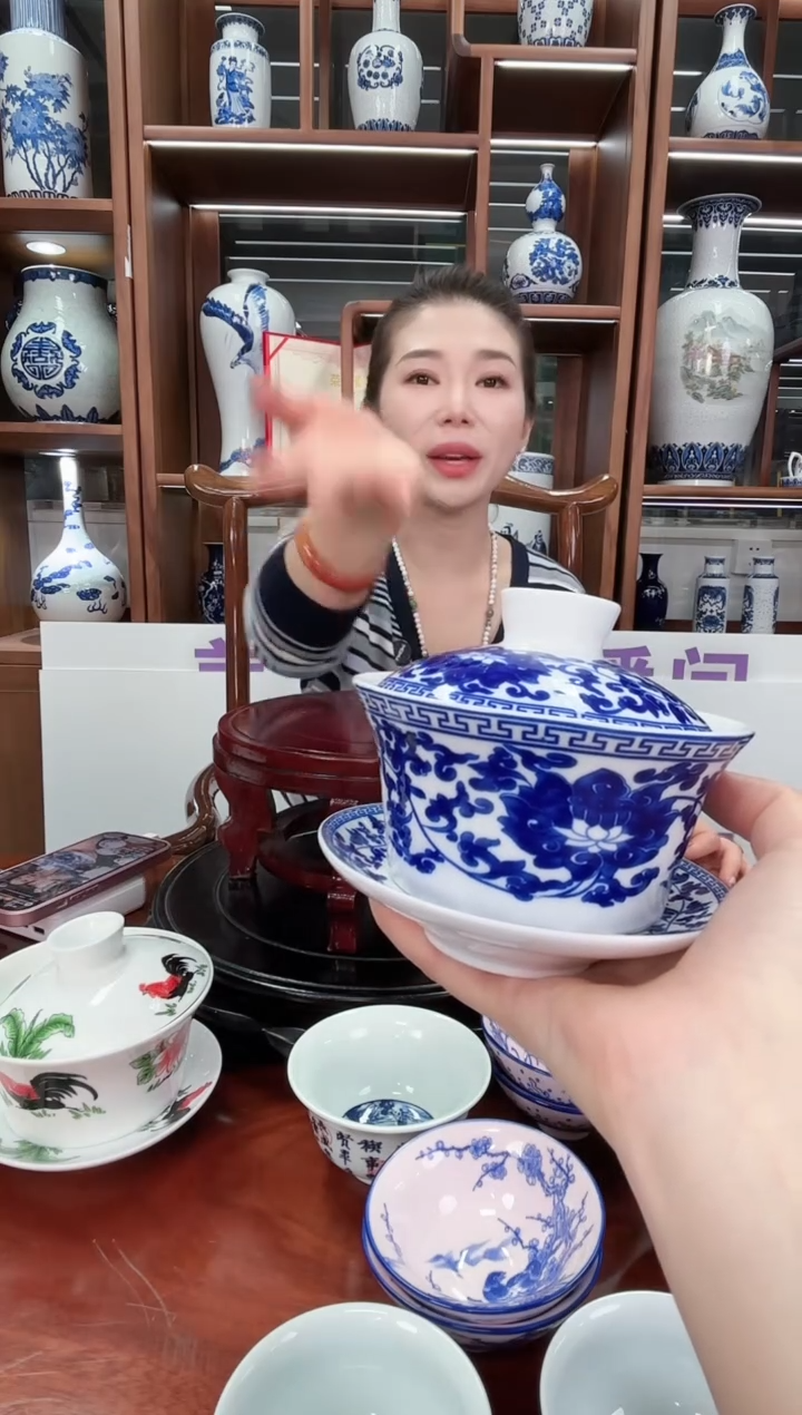 A07景德镇青花缠枝莲1