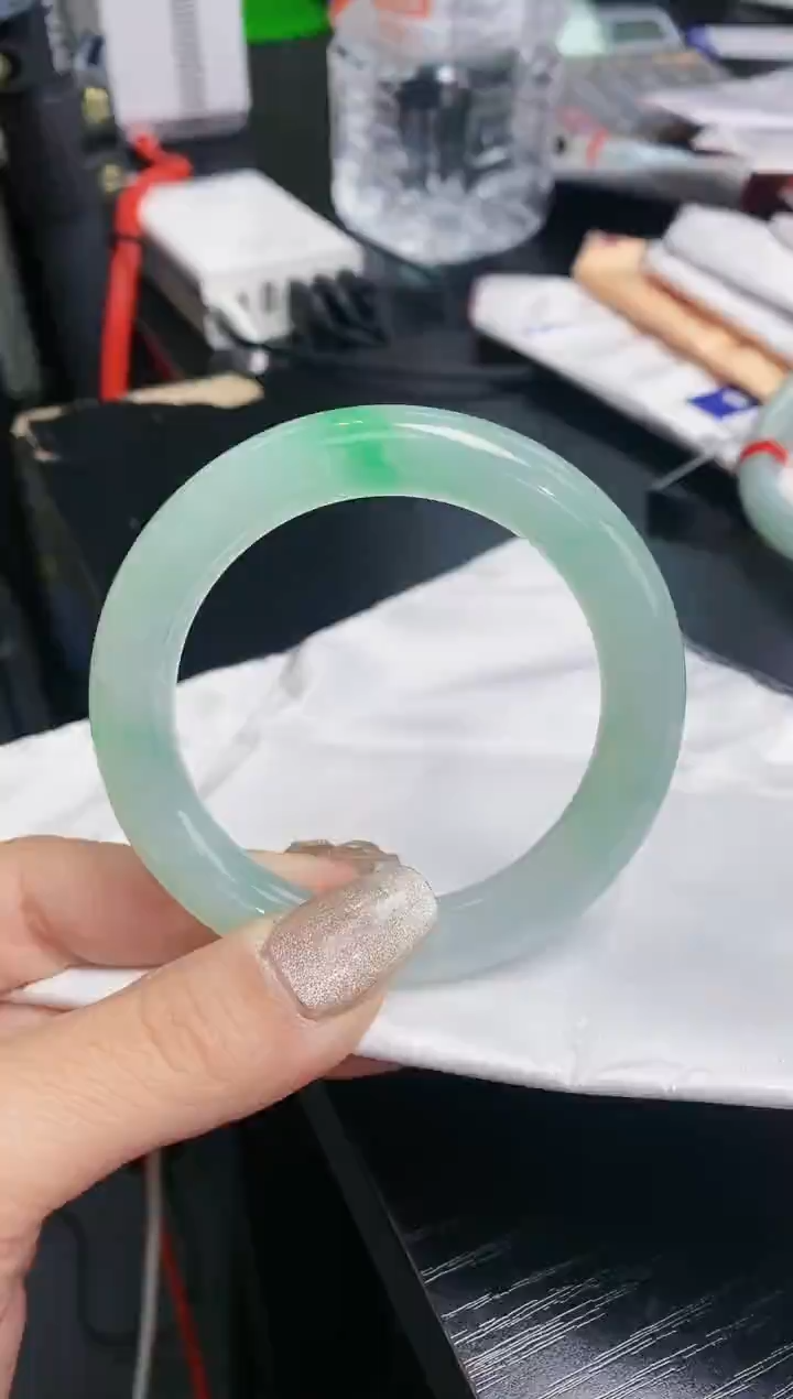 【闪购商品】翡翠手镯（圆镯）未镶嵌