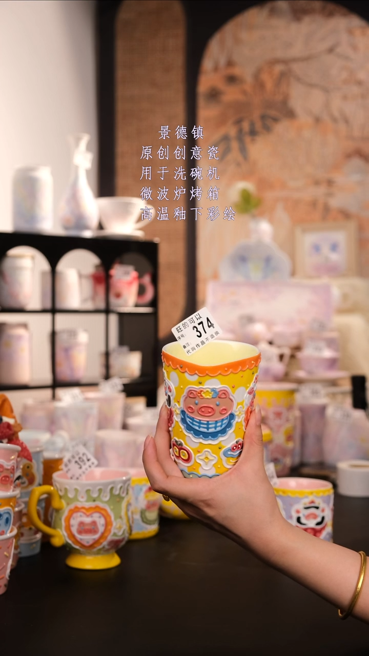 摆件景德镇手工手绘高温釉下彩设计师款