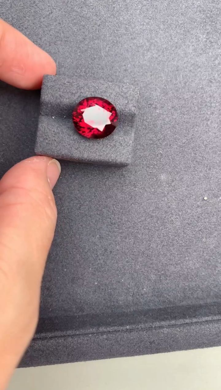 【闪购商品】石榴石裸石未镶嵌9.6ct镁铝榴石