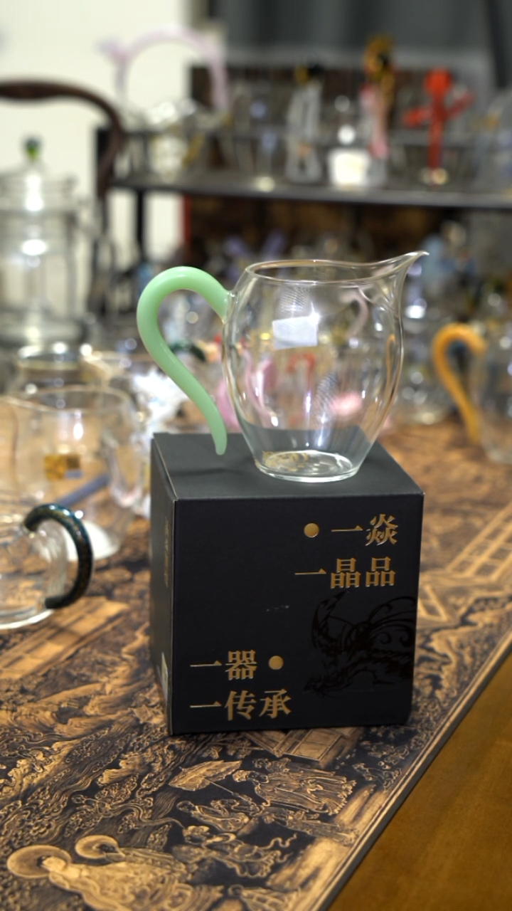 清颜公杯绿玉色  晶焱金标