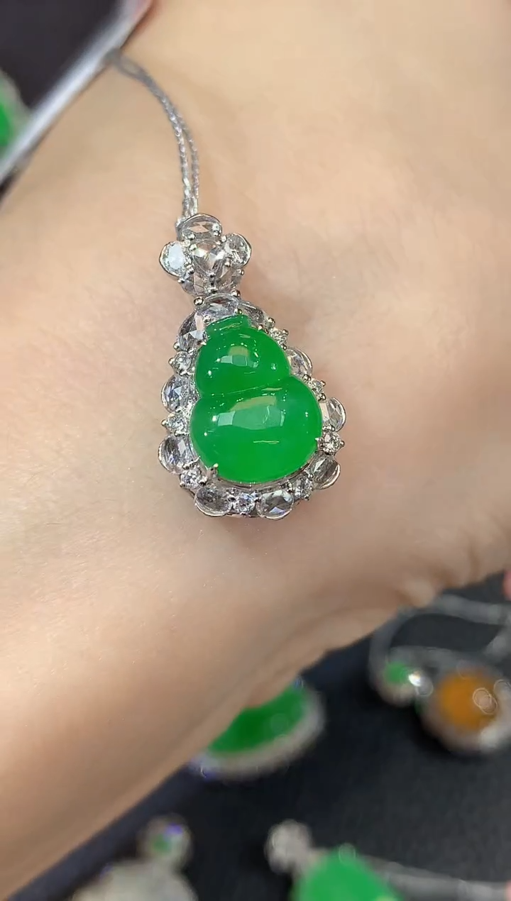 吊坠(不含链)18K金镶嵌翡翠C51